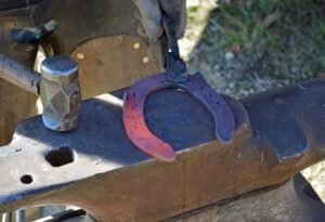 Innovations dans le matériel de maréchalerie ⚡ : les outils récents